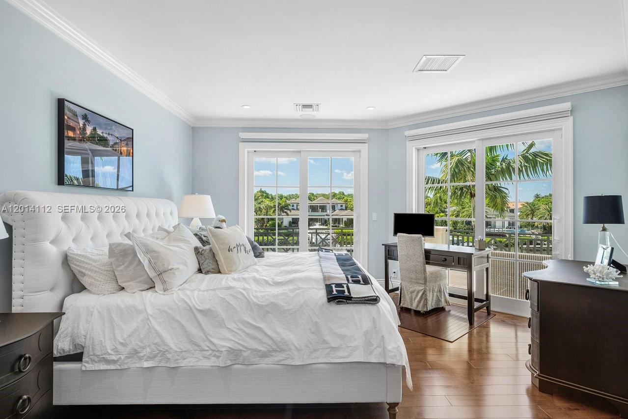 ADMIRALS COVE - Residential