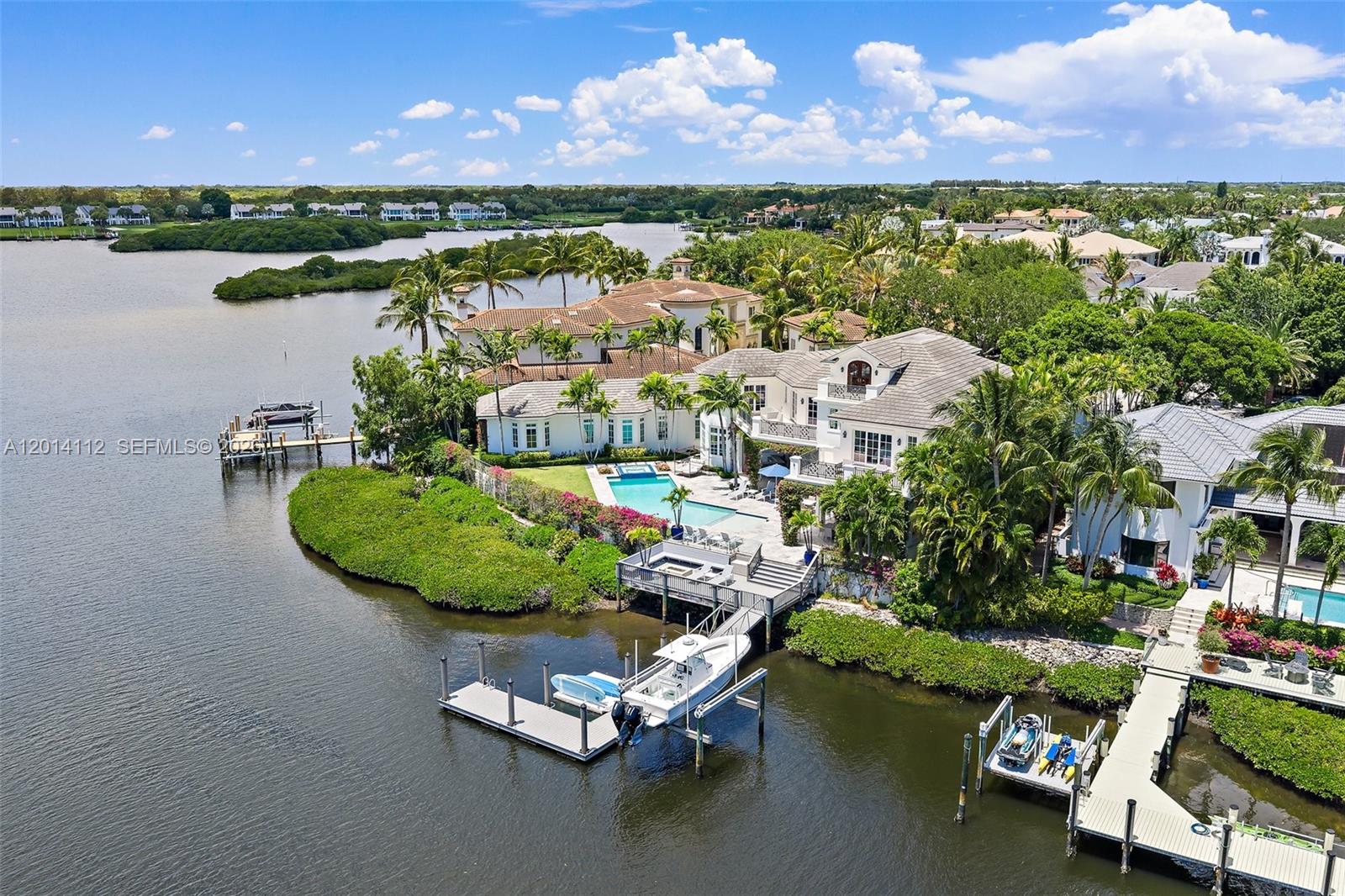 ADMIRALS COVE - Residential