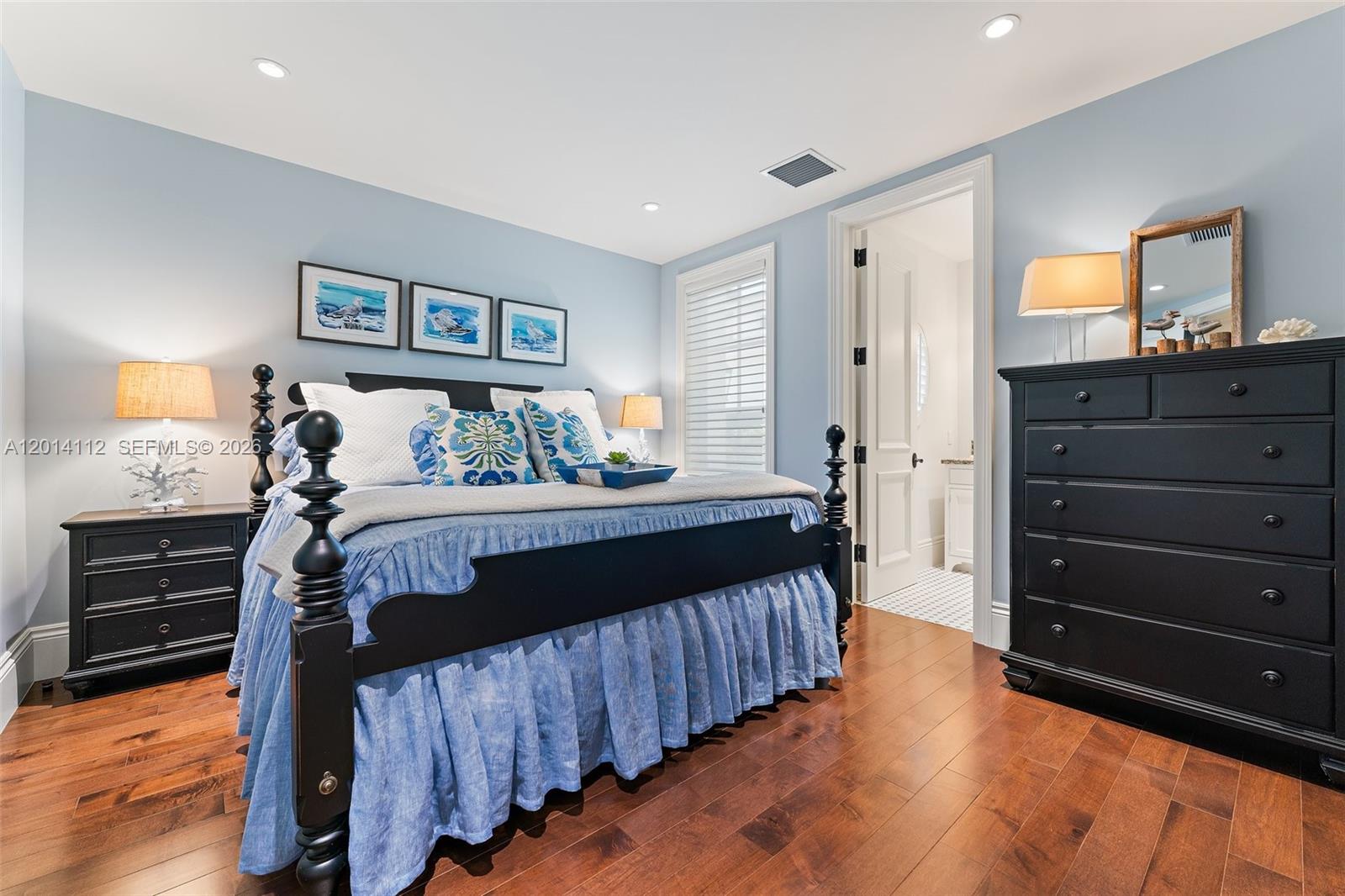 ADMIRALS COVE - Residential