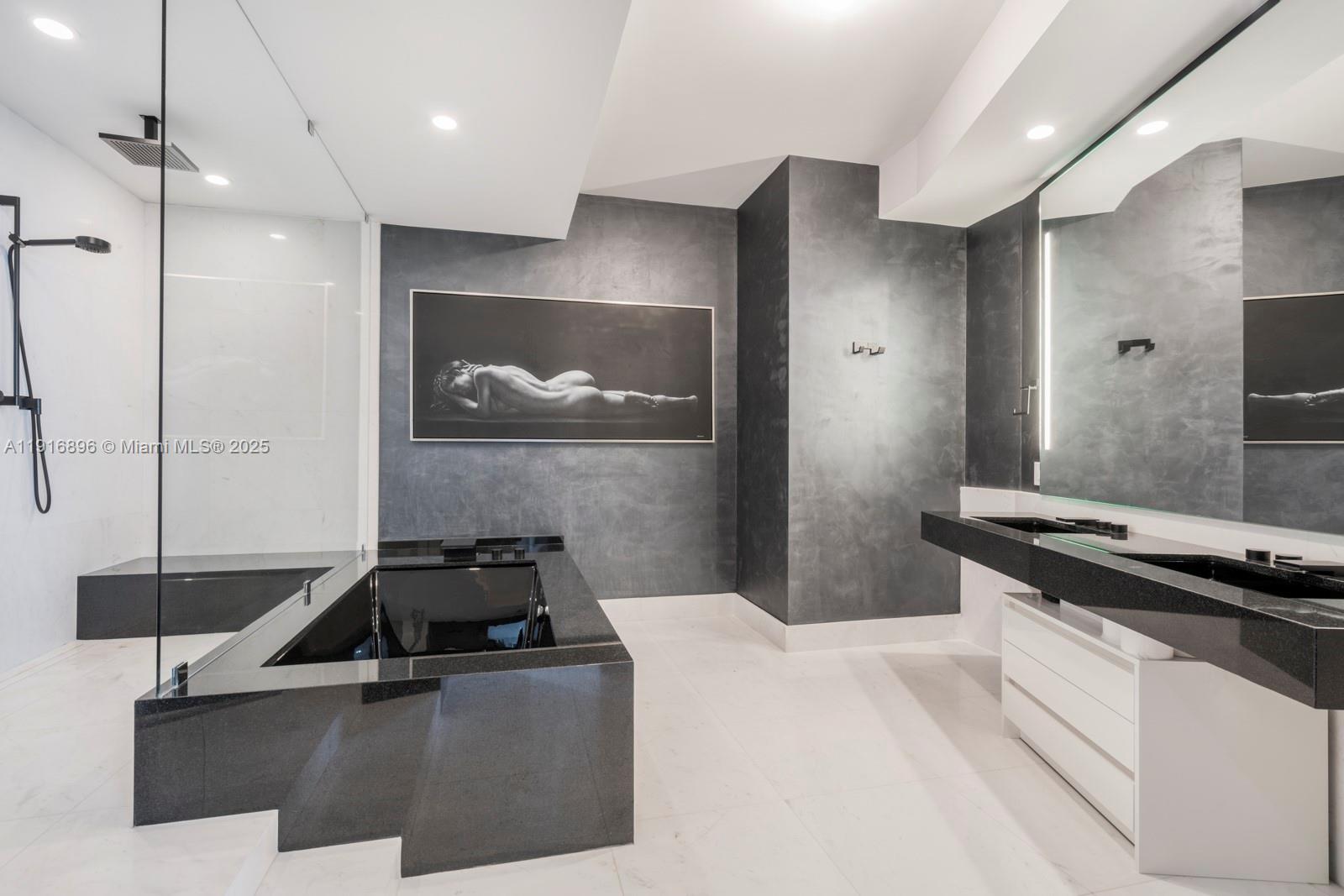 18555 COLLINS AVENUE COND - Residential