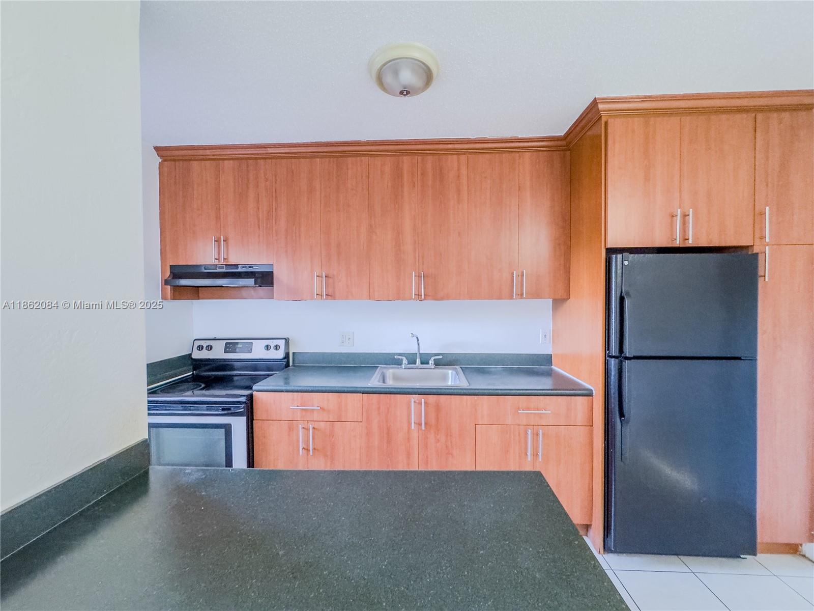 EL SOL AT MAIN STREET CON - Residential Lease