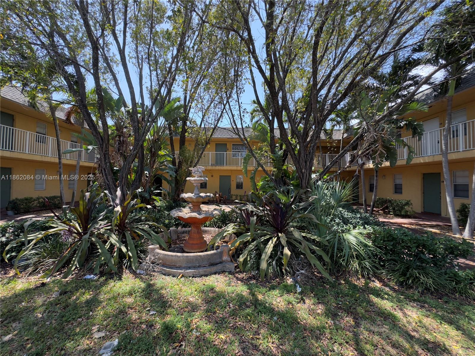 1 Bedroom/ 1 Bathroom apartment in a great Oakland Park location. 1 parking spot. Common area pool and laundry room.