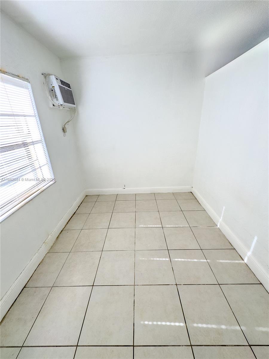 EL SOL AT MAIN STREET CON - Residential Lease