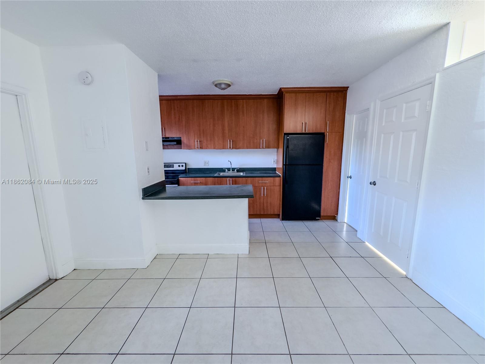 EL SOL AT MAIN STREET CON - Residential Lease