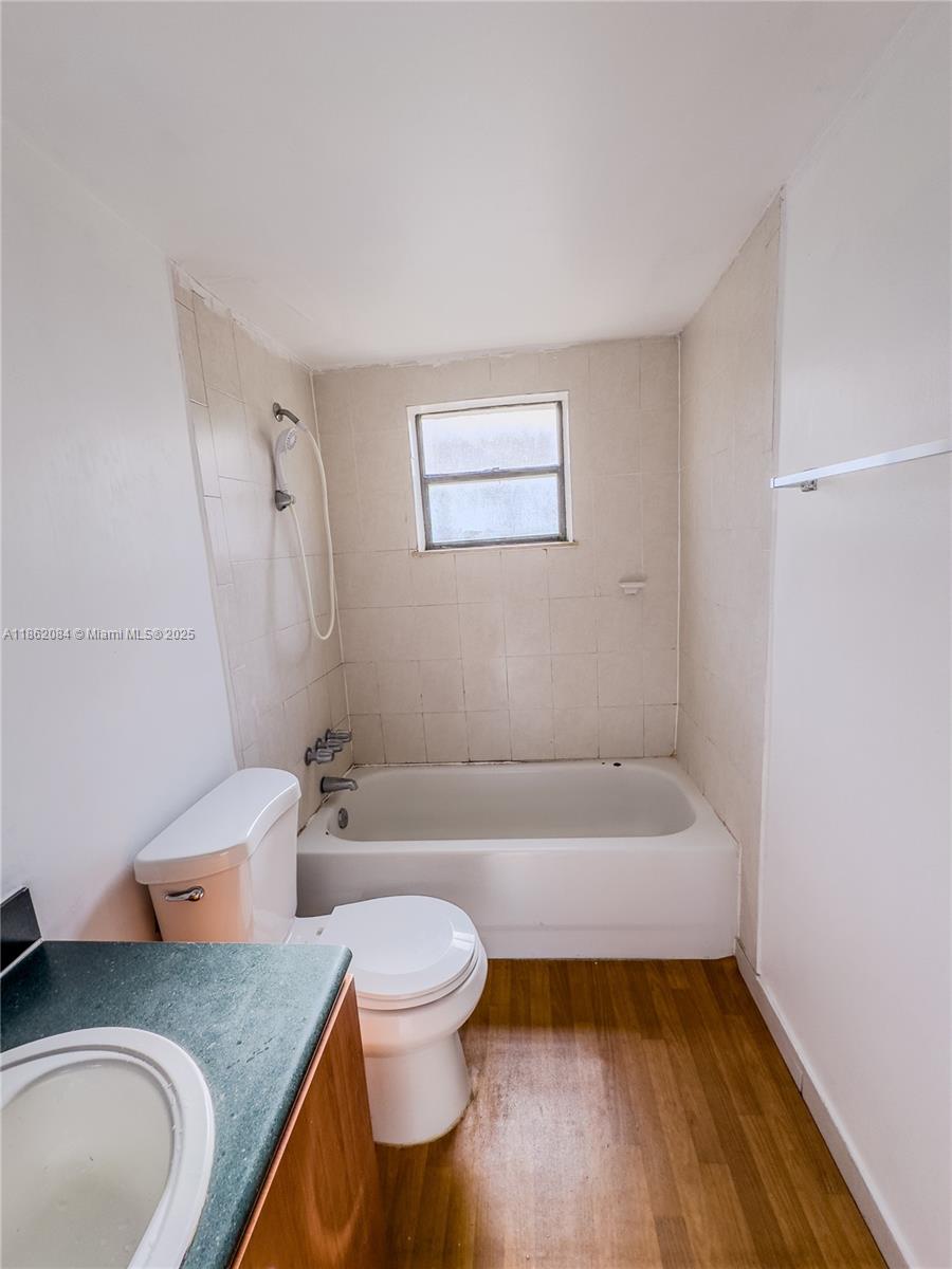 EL SOL AT MAIN STREET CON - Residential Lease