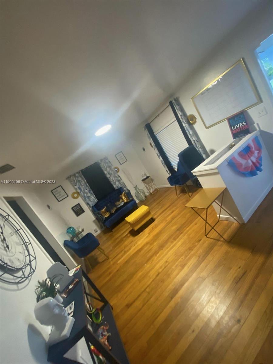 NORTH HOLLYWOOD - Residential Lease