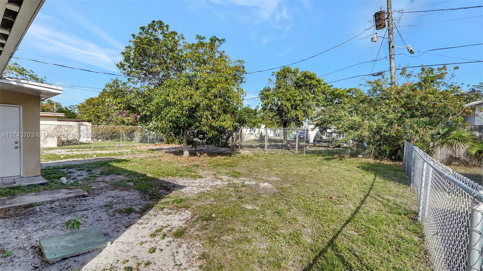 LAUDERDALE MANOR HOMESITE - Residential