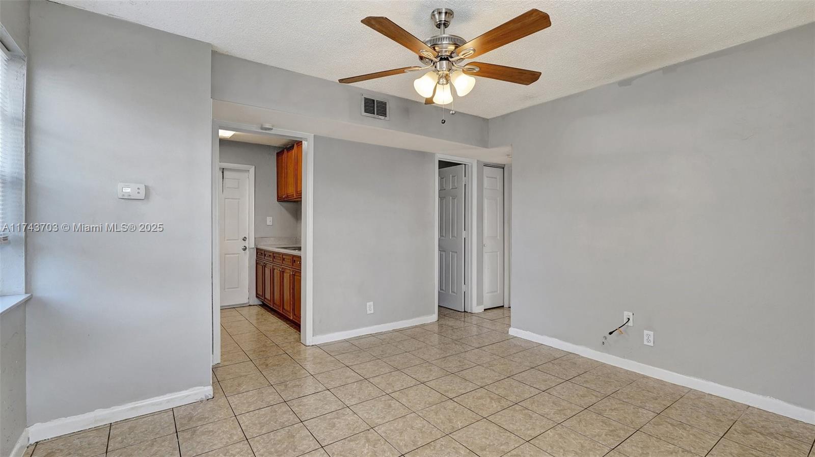 LAUDERDALE MANOR HOMESITE - Residential