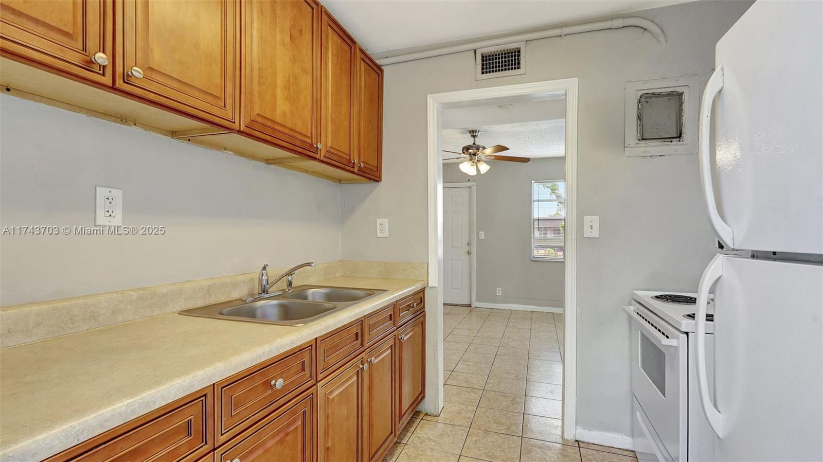 LAUDERDALE MANOR HOMESITE - Residential