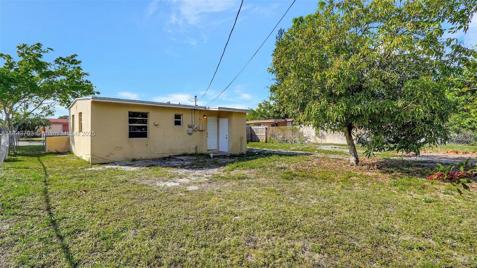 LAUDERDALE MANOR HOMESITE - Residential