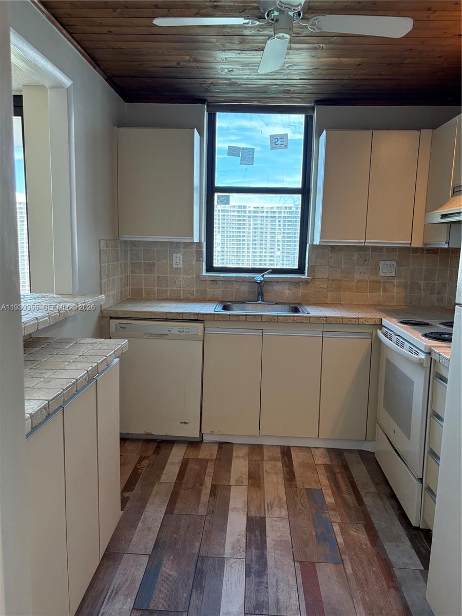 TOWER AT BISCAYNE COVE CO - Residential Lease
