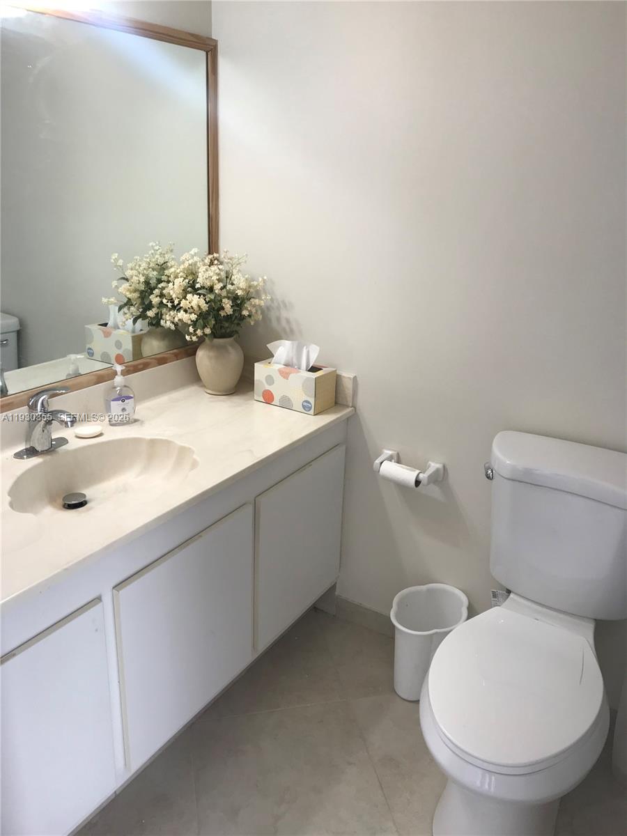 TOWER AT BISCAYNE COVE CO - Residential Lease