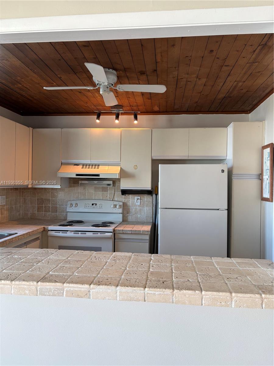 TOWER AT BISCAYNE COVE CO - Residential Lease