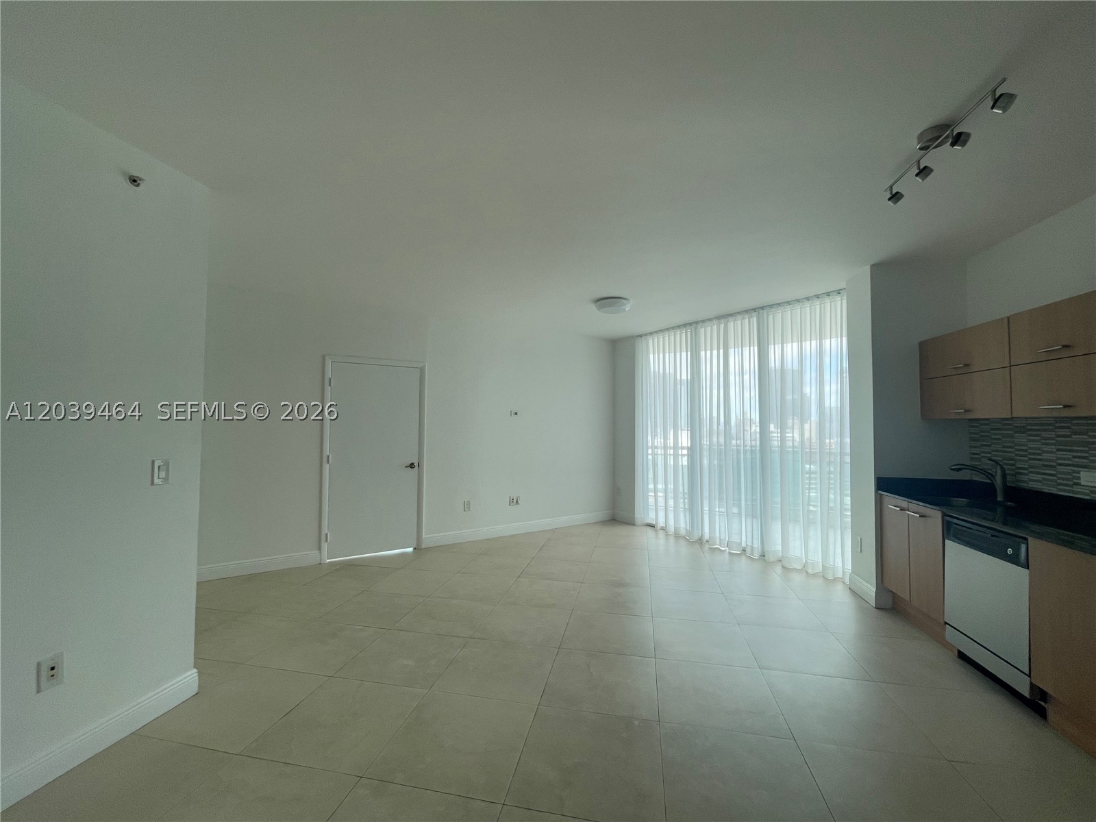 WIND CONDO - Residential Lease