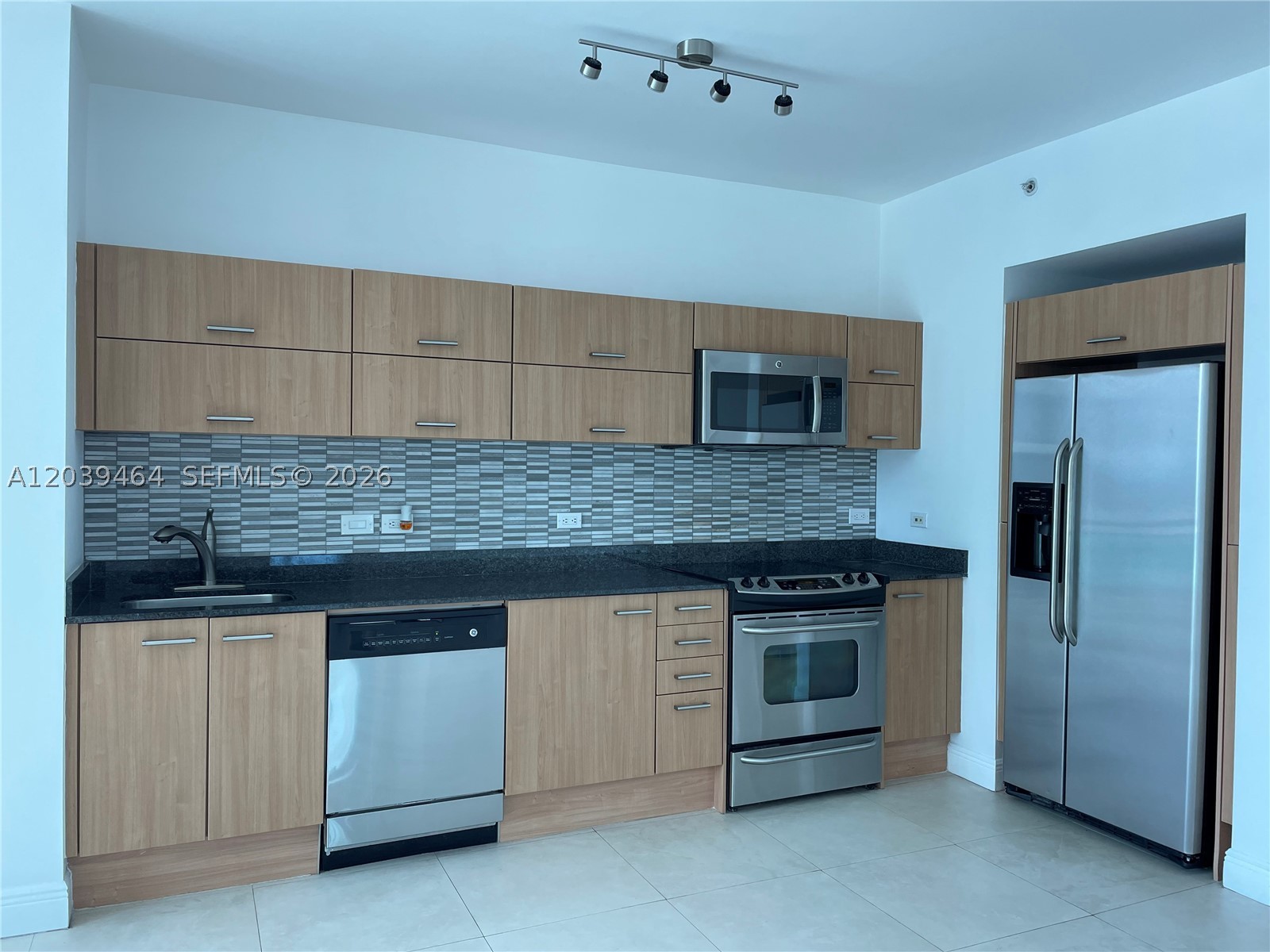WIND CONDO - Residential Lease