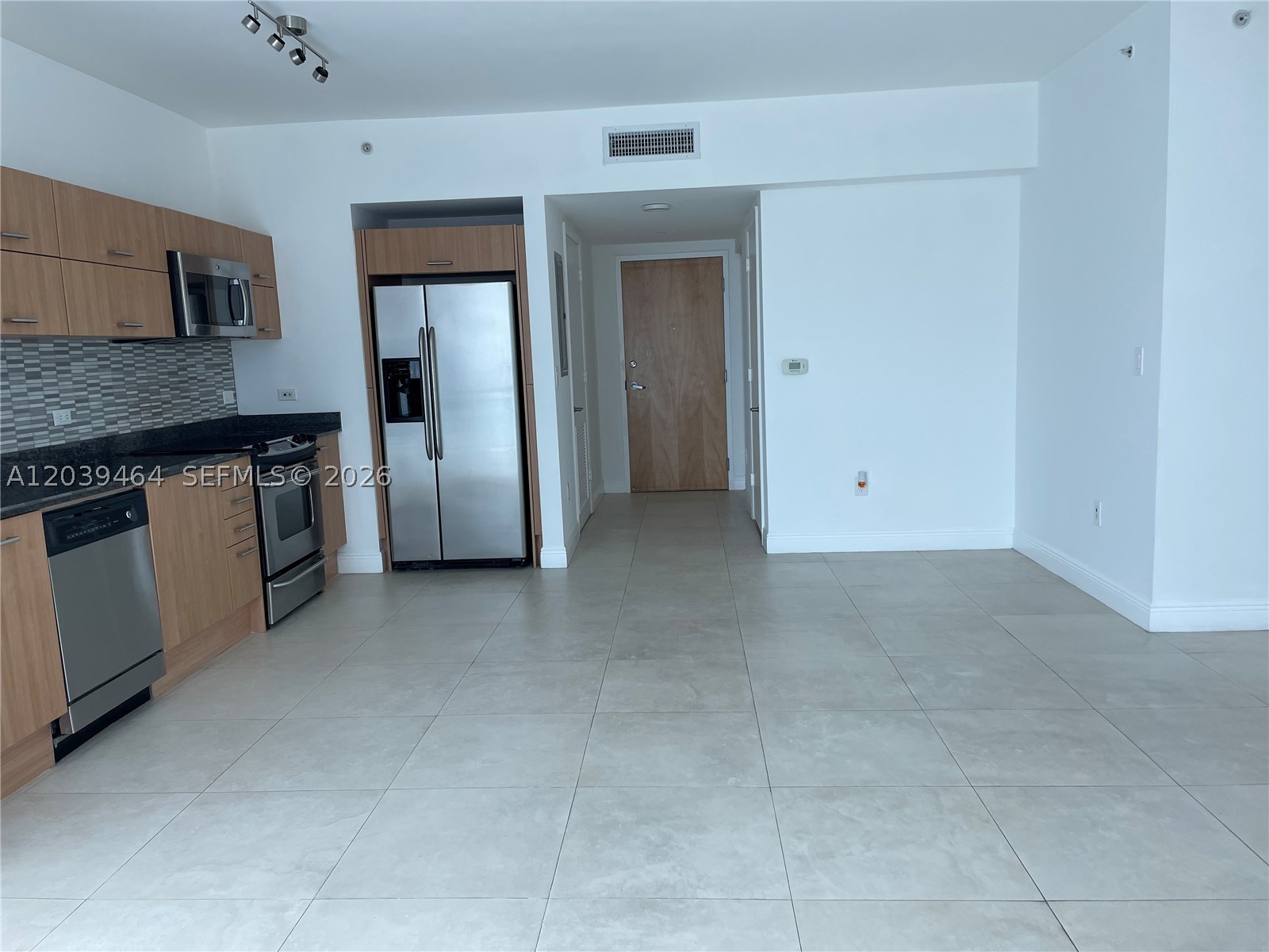 WIND CONDO - Residential Lease