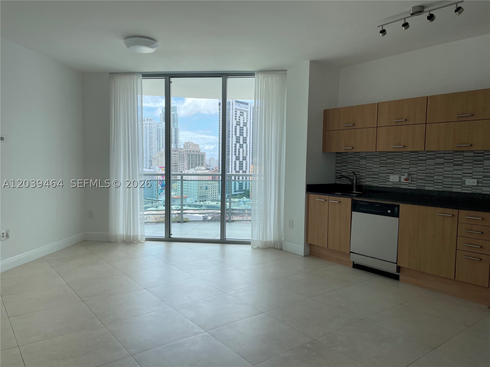 WIND CONDO - Residential Lease