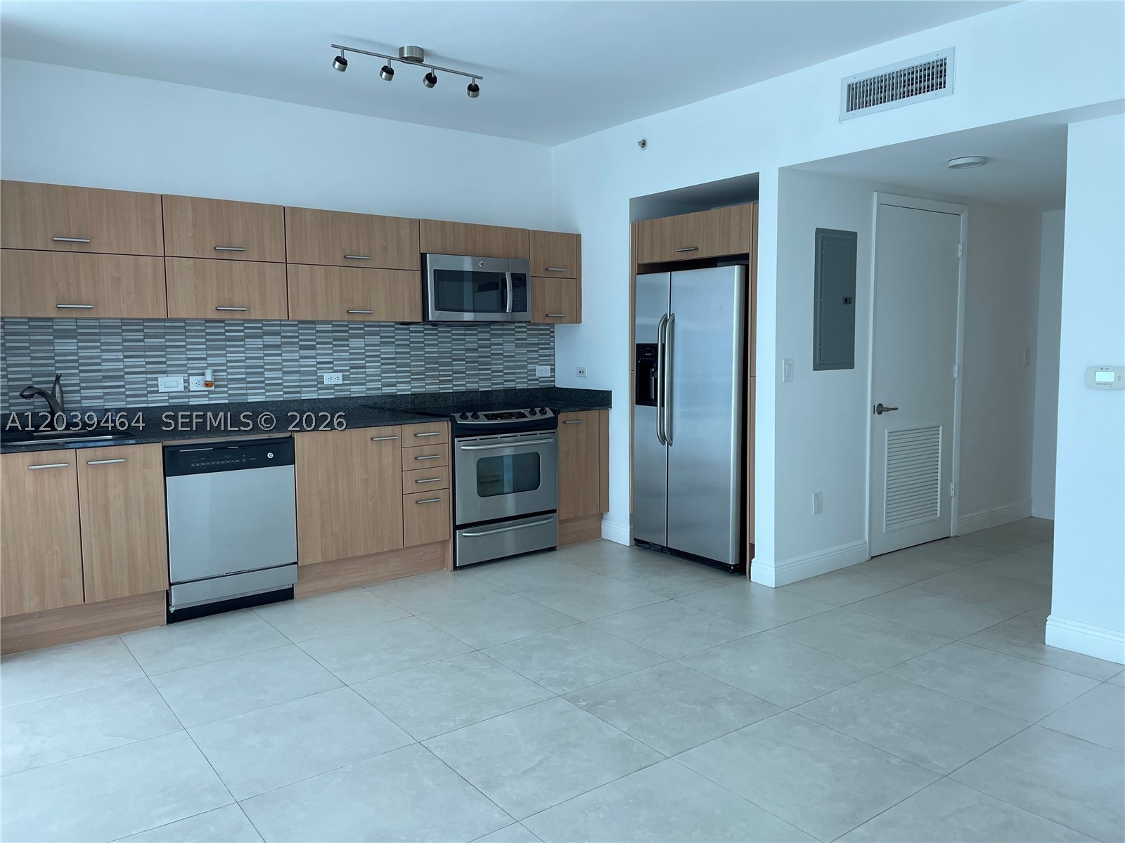 WIND CONDO - Residential Lease