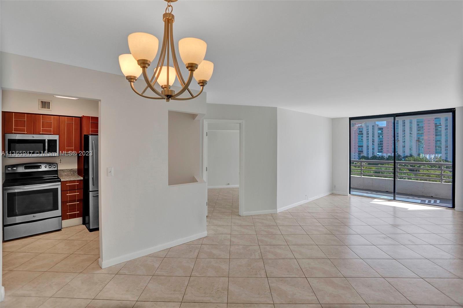 PARC CENTRAL AVENTURA SOU - Residential Lease