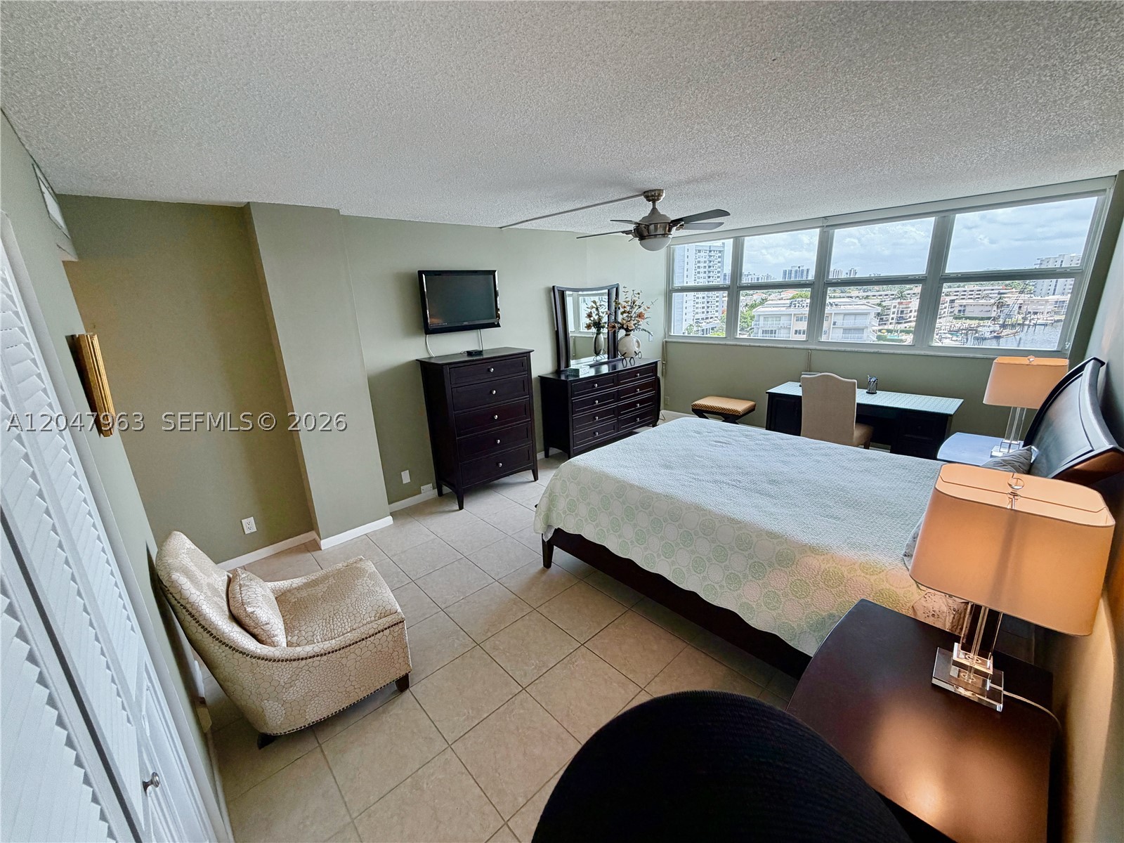 LAKE POINT TOWER CONDOMIN - Residential