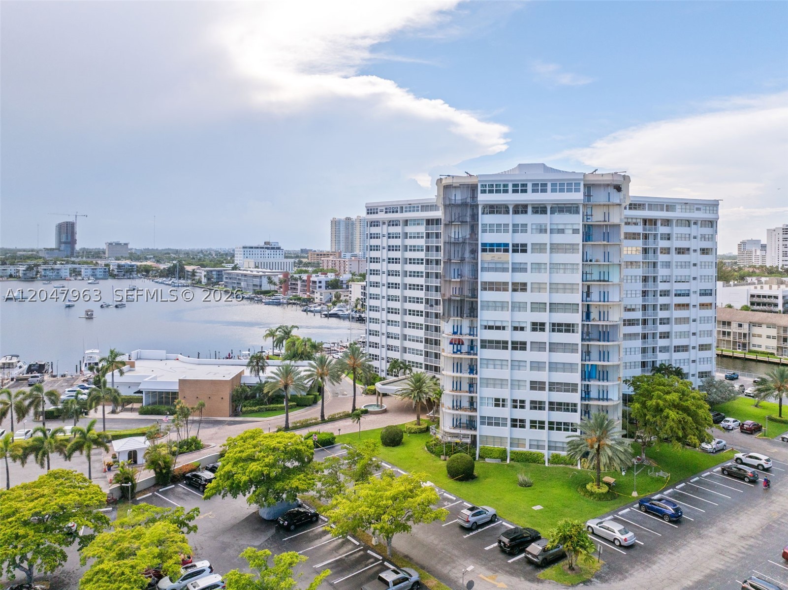 LAKE POINT TOWER CONDOMIN - Residential