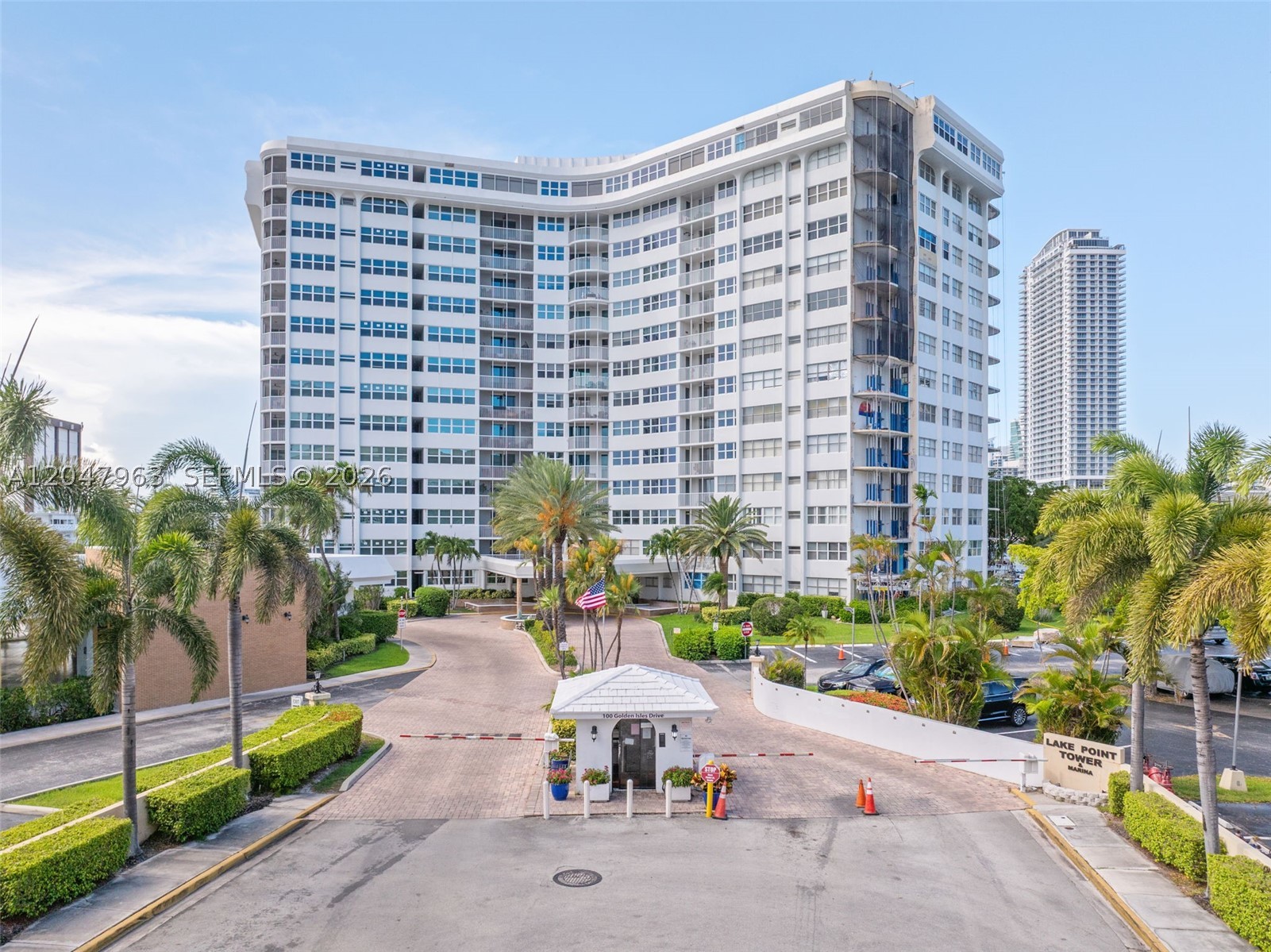 LAKE POINT TOWER CONDOMIN - Residential