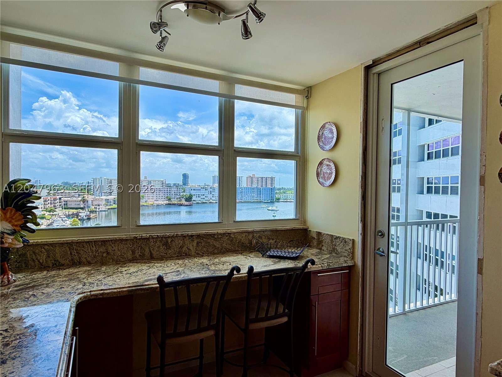 LAKE POINT TOWER CONDOMIN - Residential