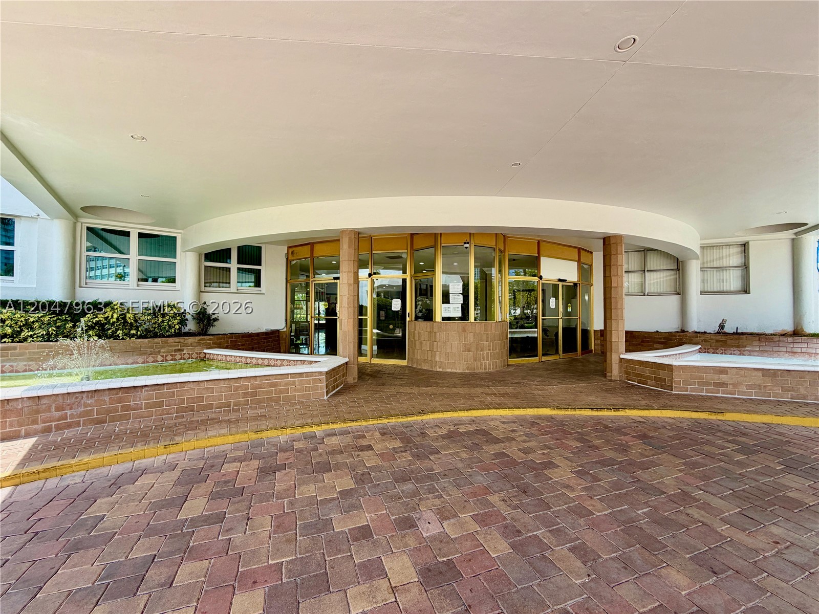LAKE POINT TOWER CONDOMIN - Residential