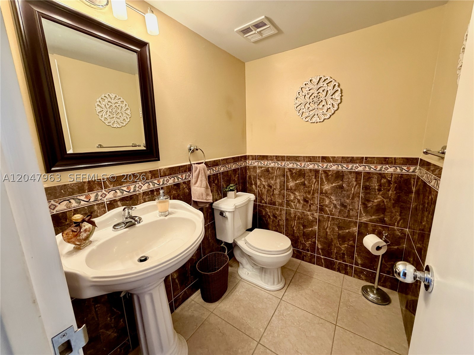 LAKE POINT TOWER CONDOMIN - Residential