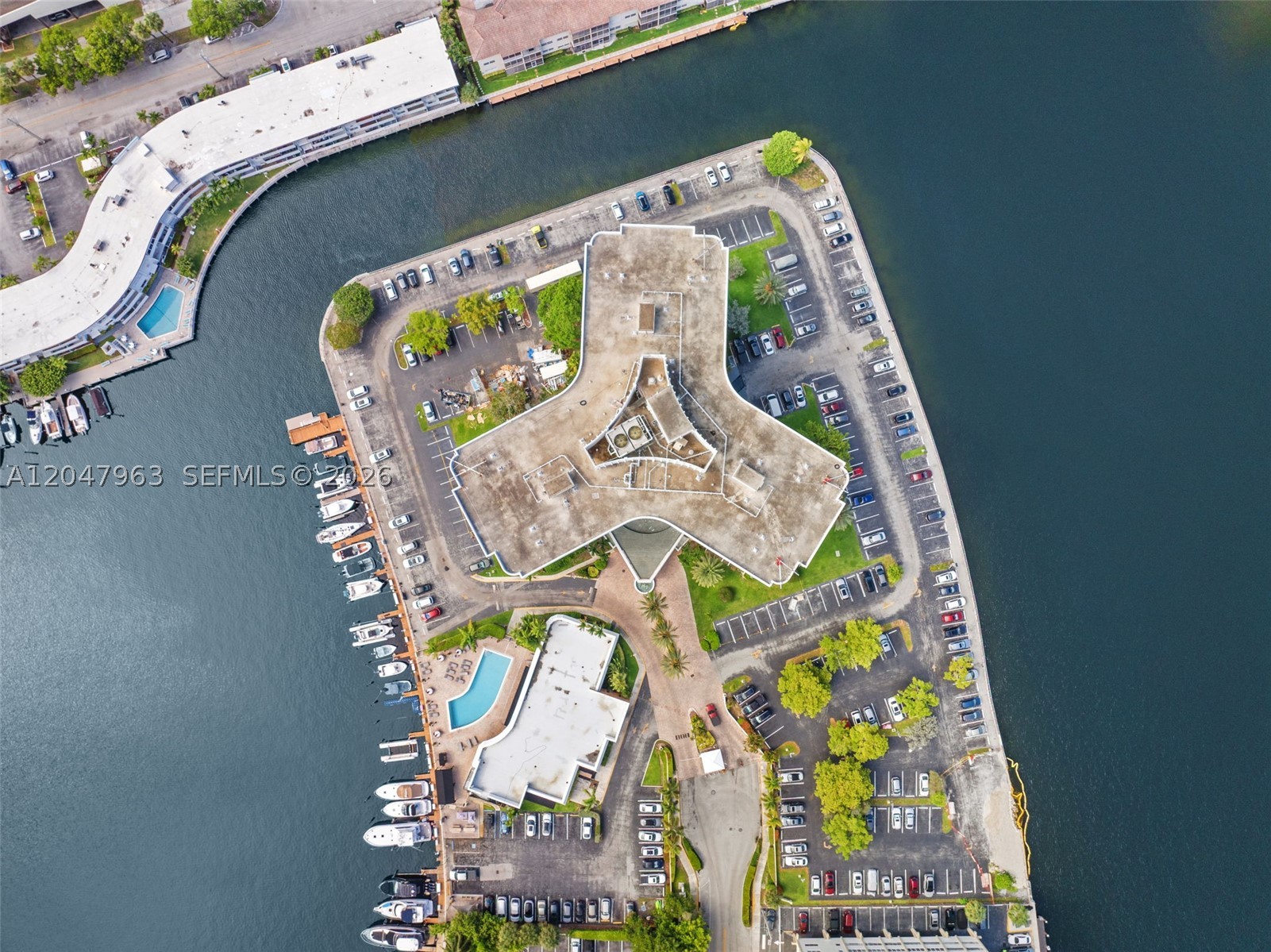 LAKE POINT TOWER CONDOMIN - Residential