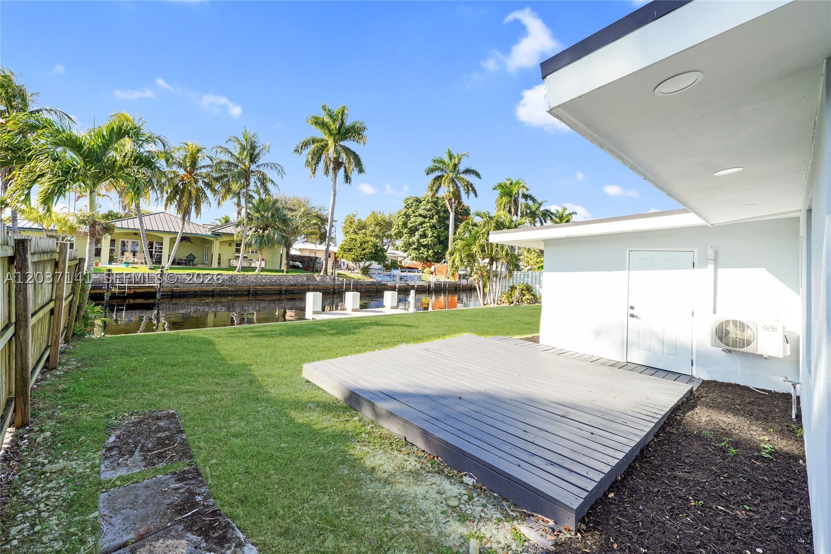 LAUDERDALE ISLES NO 2-BLK - Residential