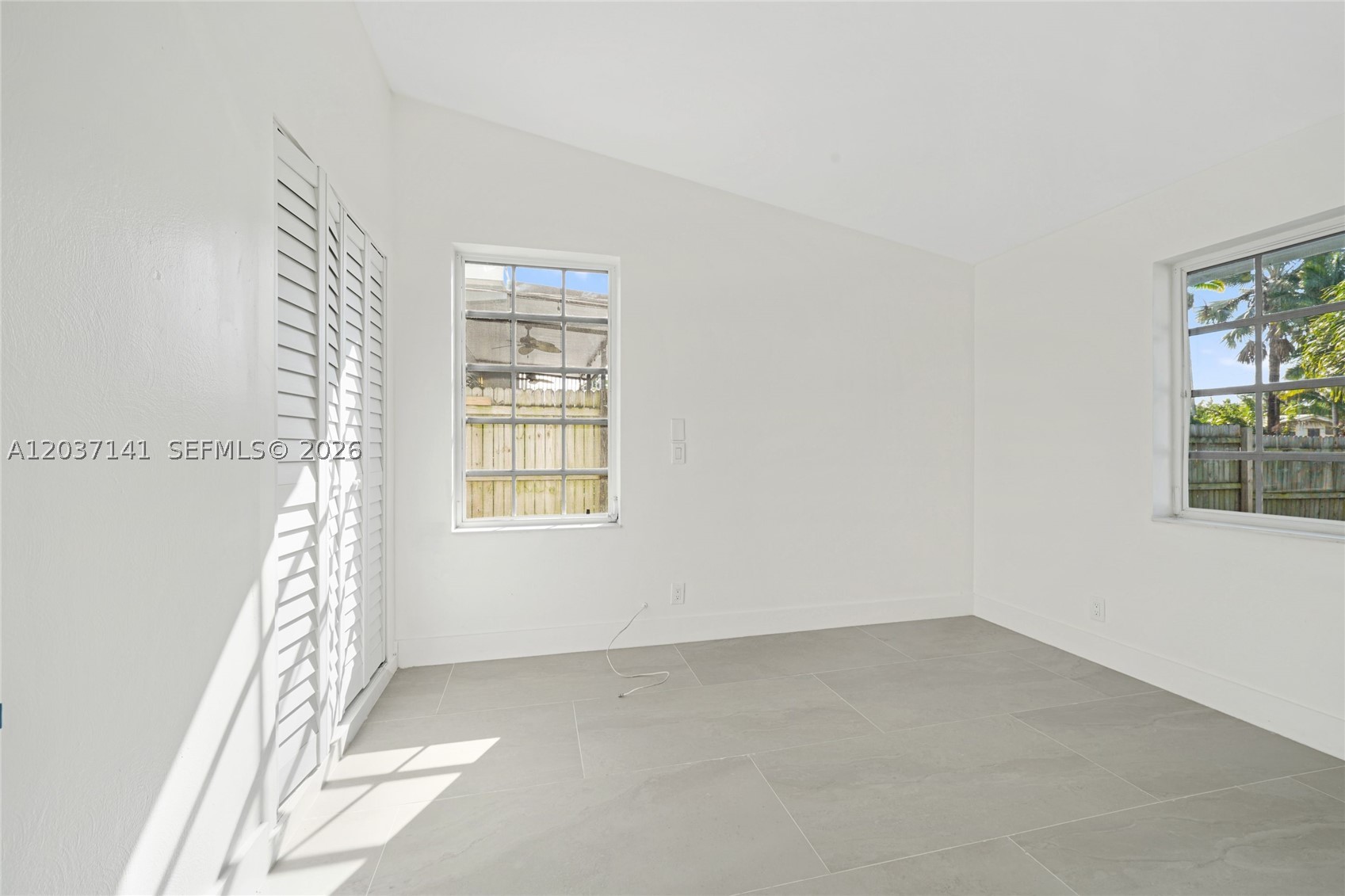 LAUDERDALE ISLES NO 2-BLK - Residential