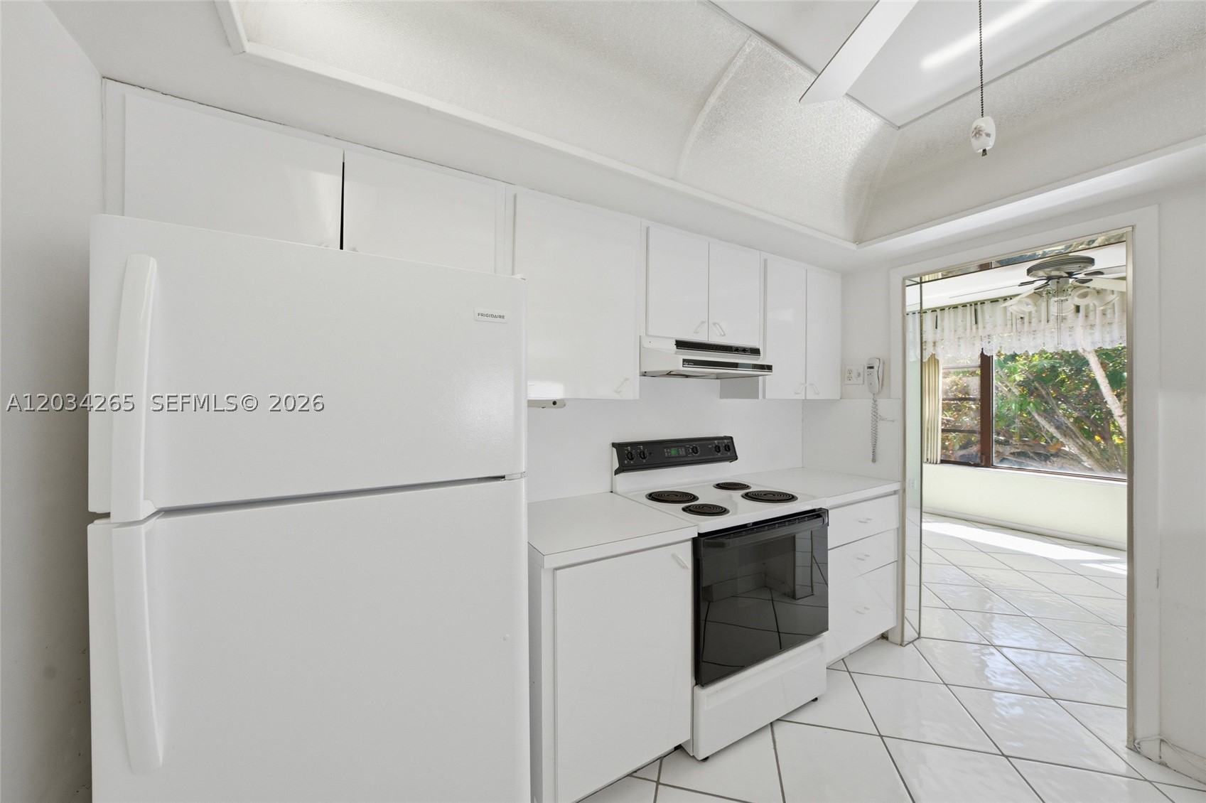 FALLS OF INVERRARY - Residential Lease