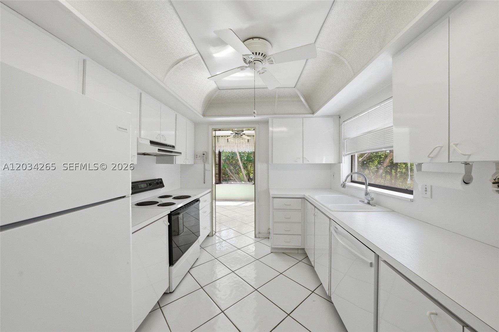 FALLS OF INVERRARY - Residential Lease