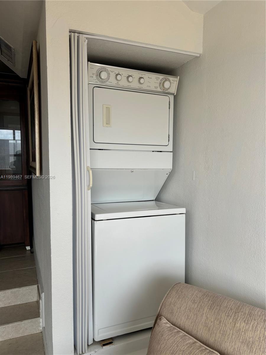 THE BERKELEY CONDO - Residential Lease