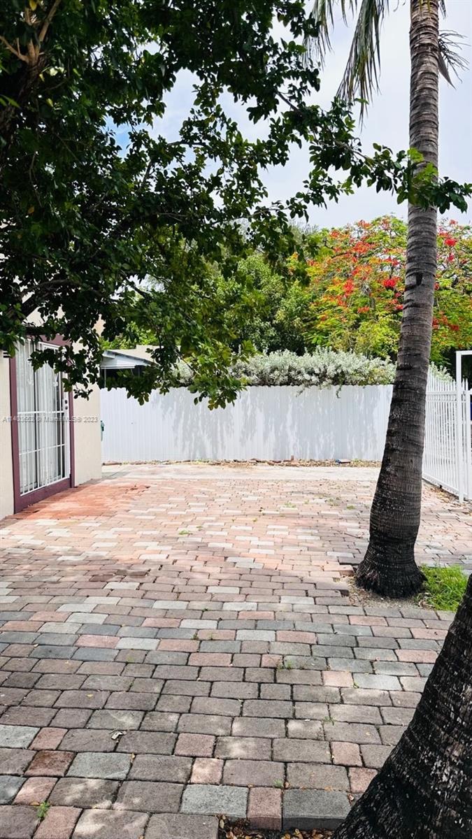 LE ROI - Residential Lease