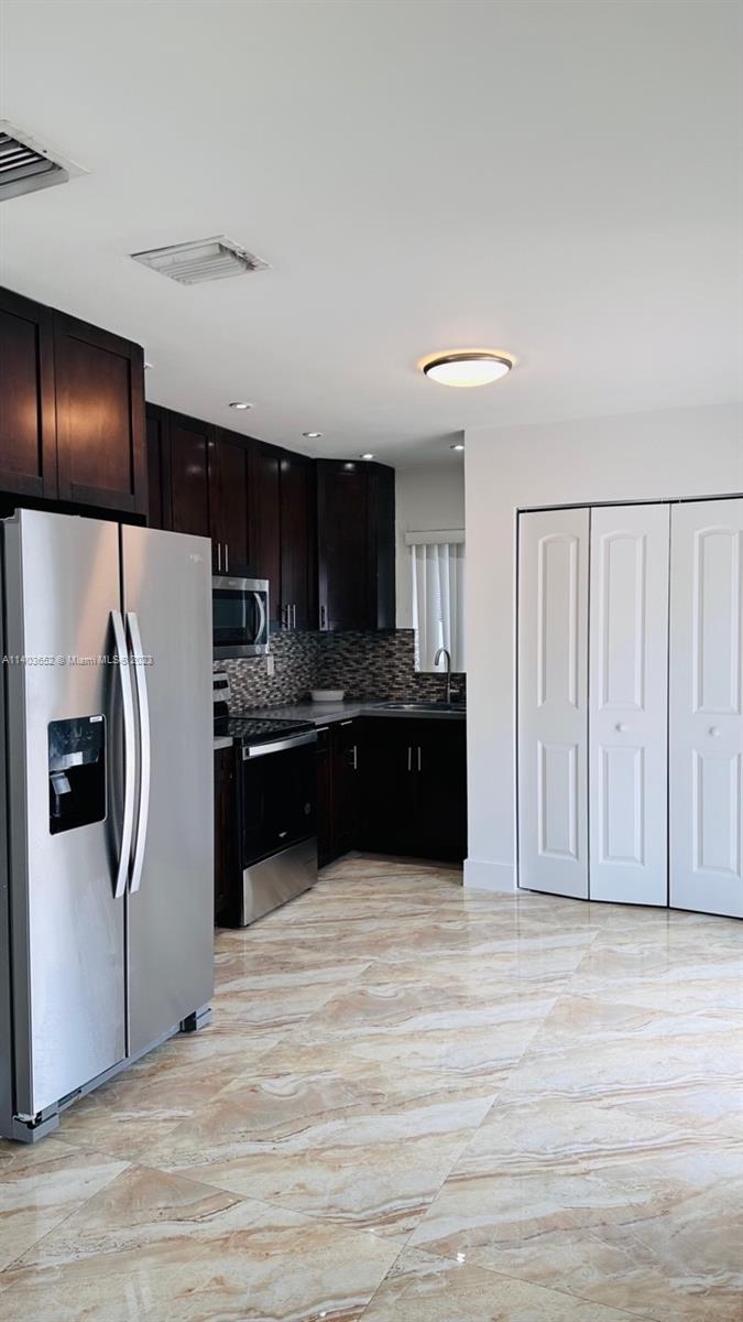 LE ROI - Residential Lease