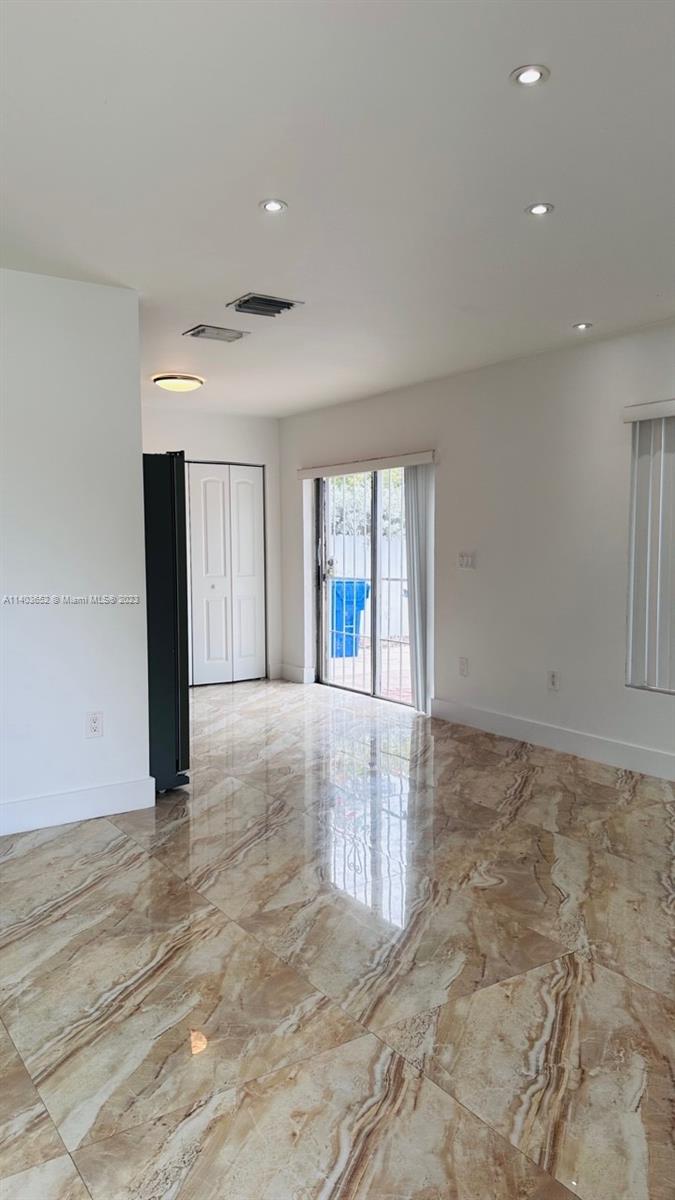 LE ROI - Residential Lease