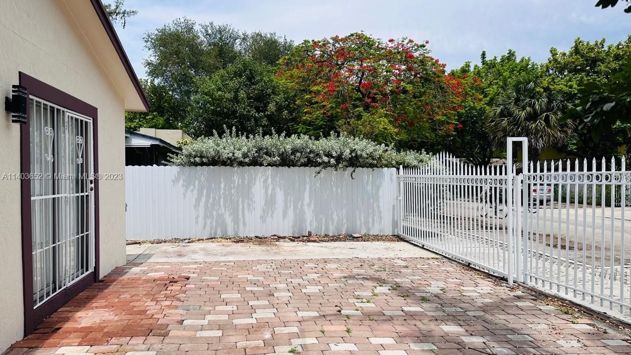 LE ROI - Residential Lease