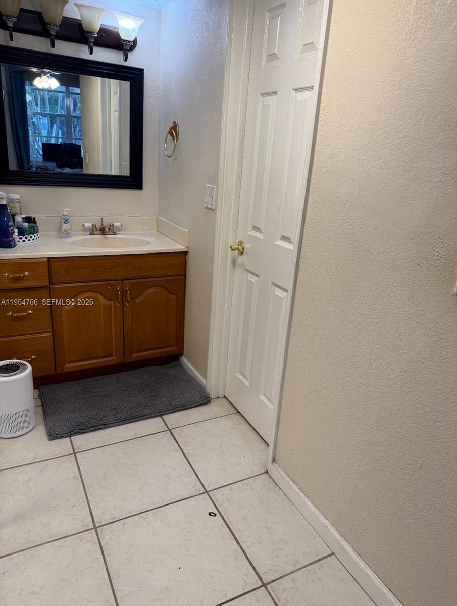 LIVE OAK CONDO ELEVEN - Residential
