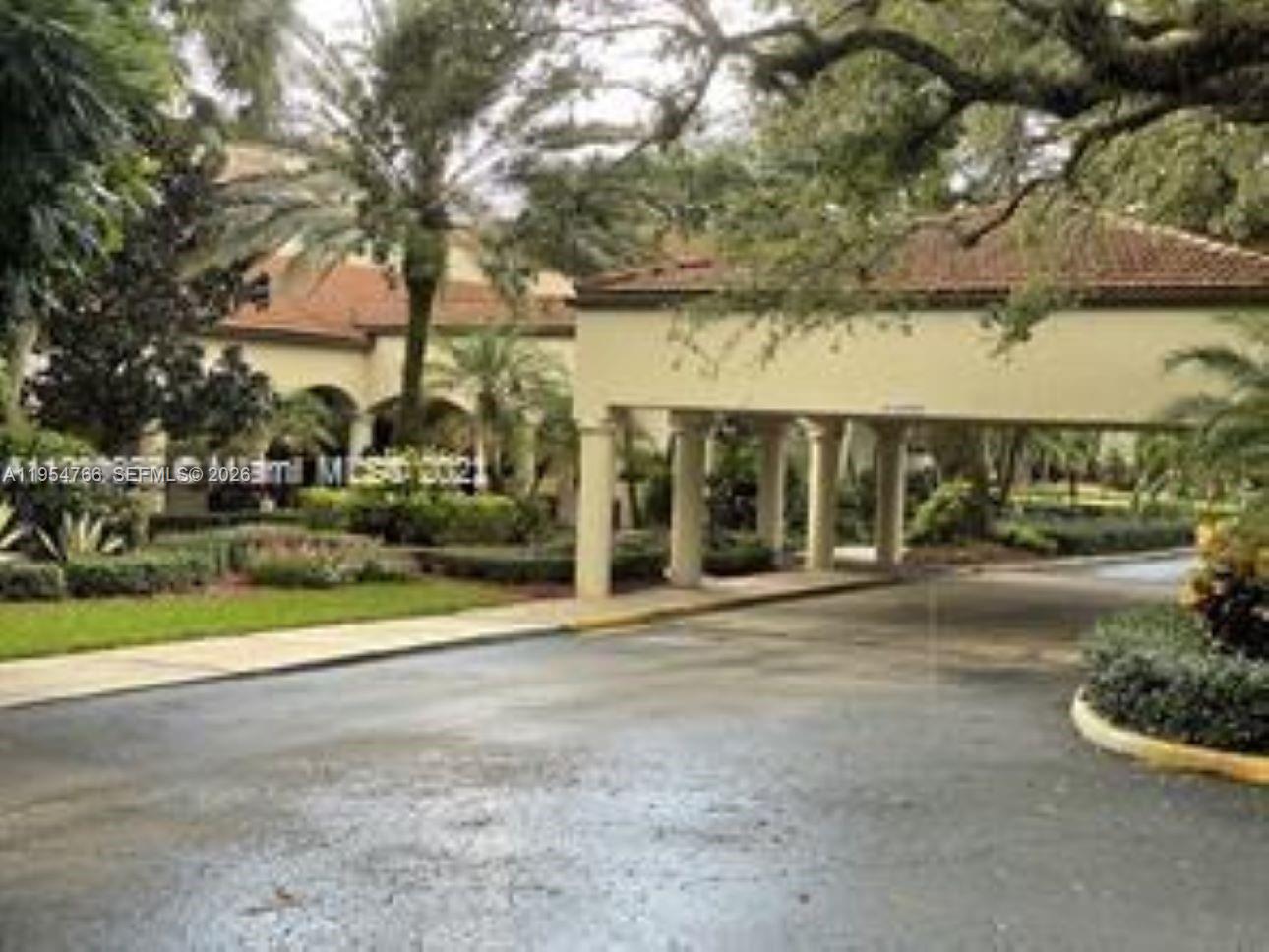 LIVE OAK CONDO ELEVEN - Residential