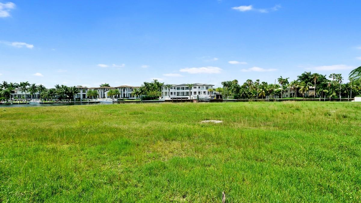 GABLES ESTATES NO 2 - Land