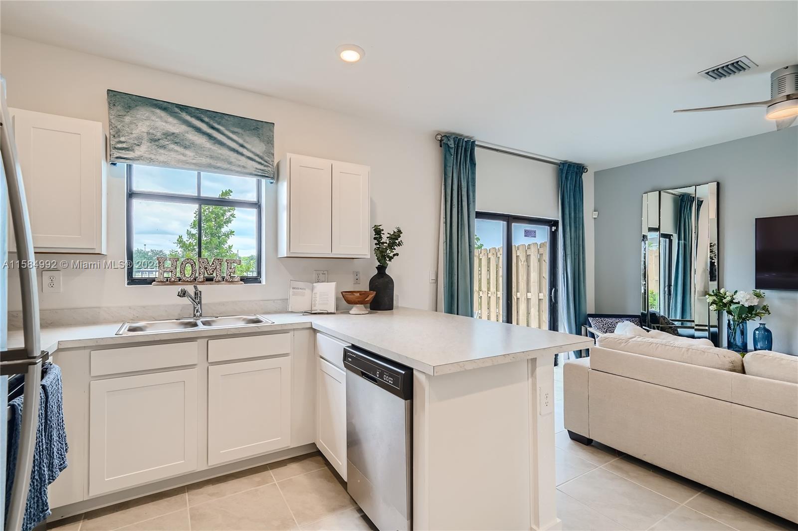 Palm Cay - Residential