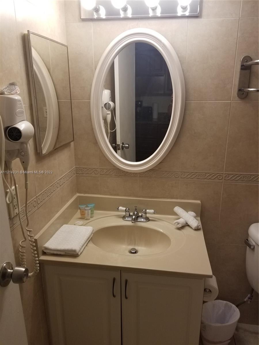 THE AVENTURA BEACH CLUB C - Residential Lease