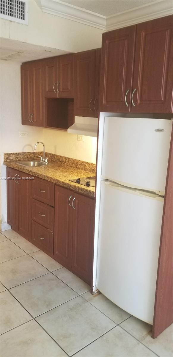 THE AVENTURA BEACH CLUB C - Residential Lease