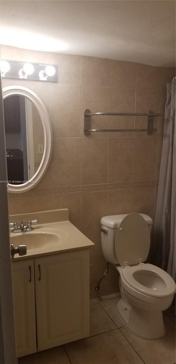 THE AVENTURA BEACH CLUB C - Residential Lease