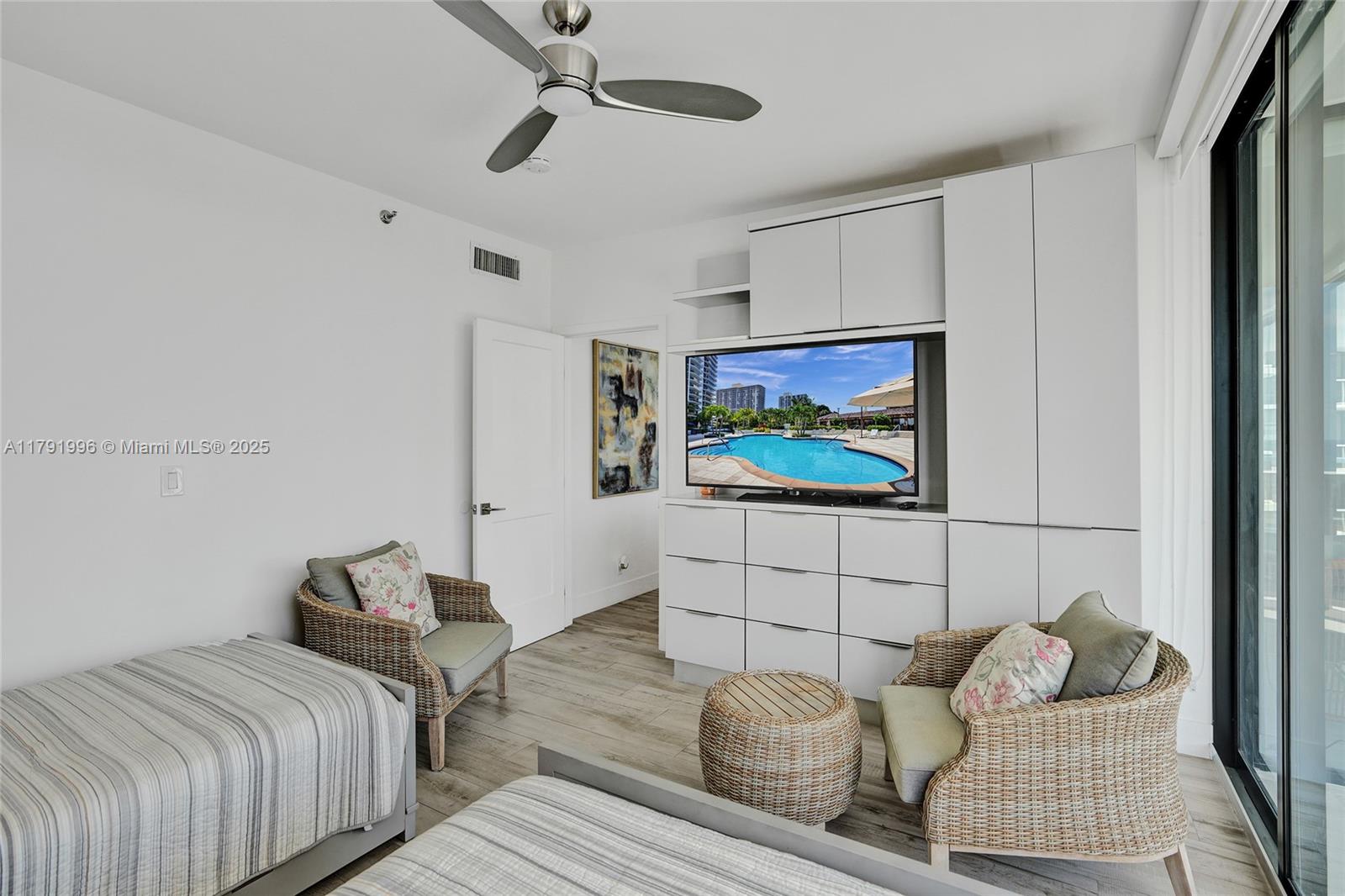 HAMPTONS WEST CONDO - Residential Lease