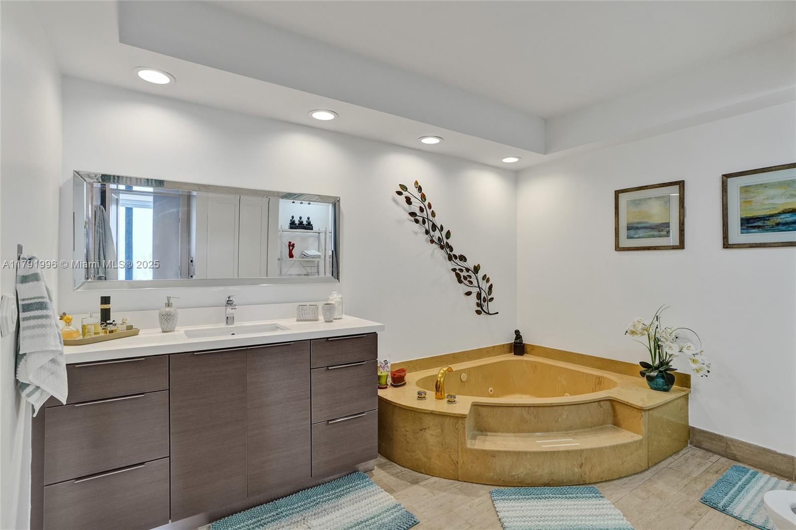 HAMPTONS WEST CONDO - Residential Lease