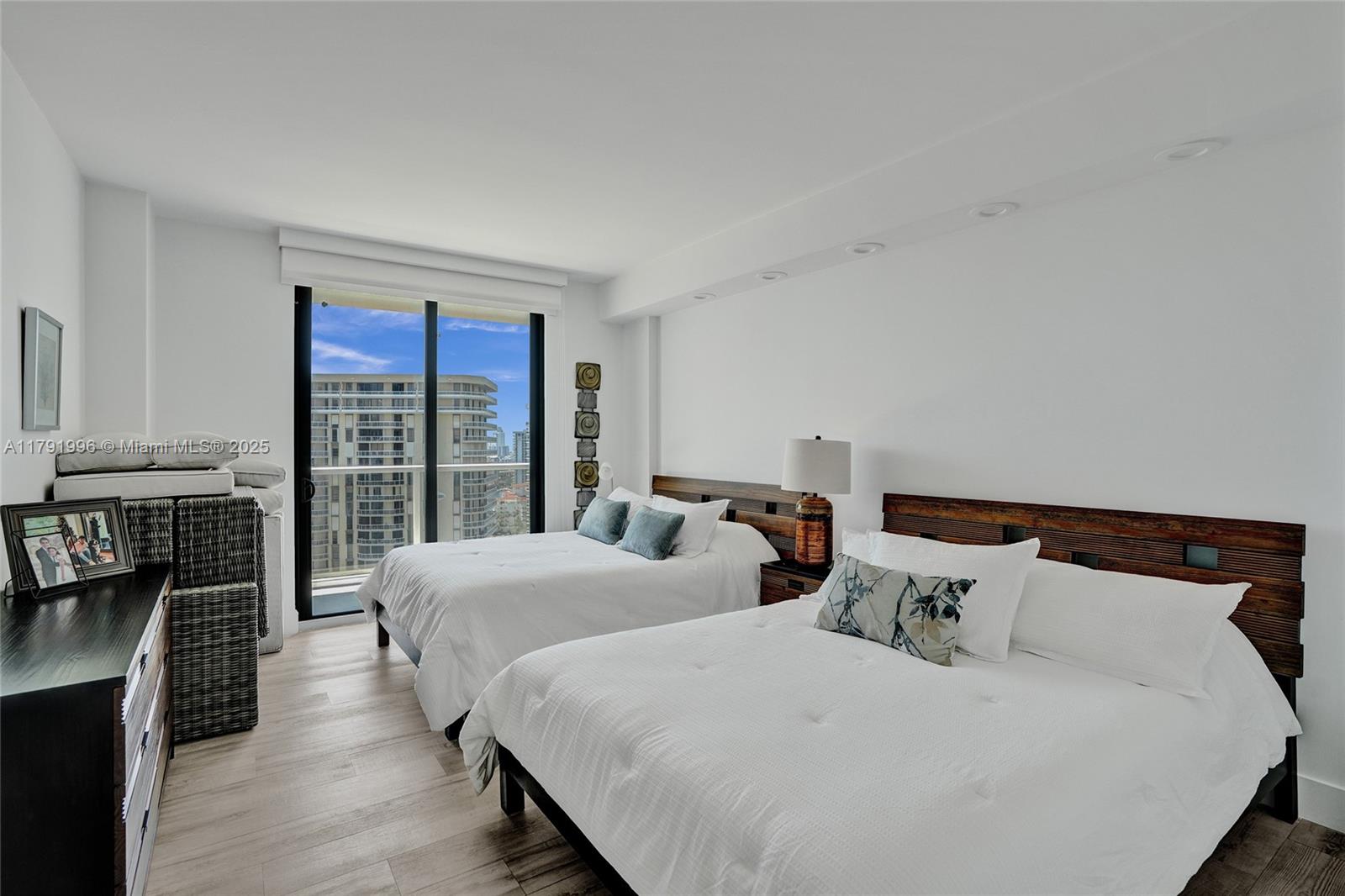 HAMPTONS WEST CONDO - Residential Lease