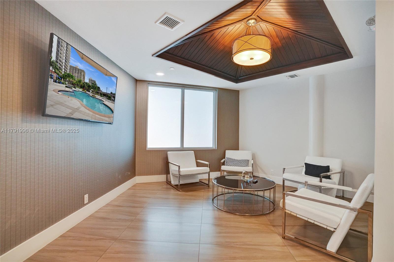 HAMPTONS WEST CONDO - Residential Lease